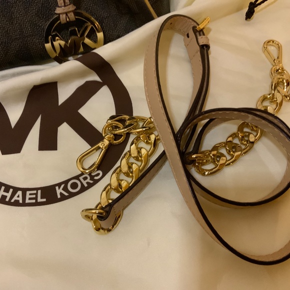 Michael Kors logo Cross Body Bag - Picture 2 of 11